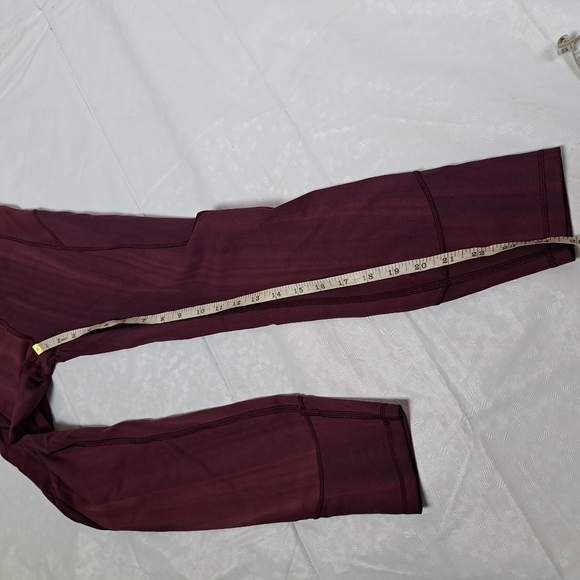 Lululemon In Movement Tight 25" *Everlux Linear Spray Dye White Garnet - Picture 8 of 10